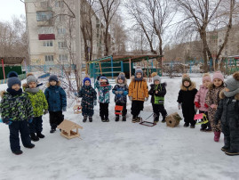 В нашем саду открылась птичья столовая В нашем саду открылась птичья столовая.