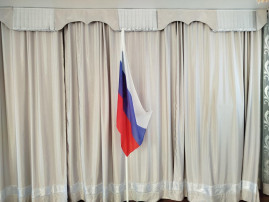 Каждый понедельник проходит торжественное поднятие Государственного Российского флага Каждый понедельник проходит торжественное поднятие Государственного Российского флага.